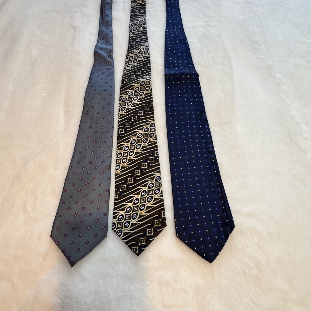 Versace, Christian Dior and Burberry bundle Geometric Tie - Picture 9 of 14